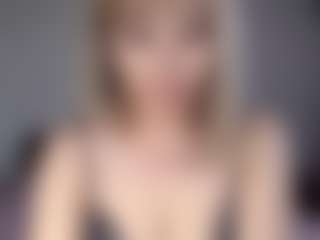 Live cam show with Lara - Gamer Asian on Camming Site