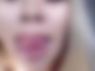 Live cam show with Lara - Chubby on realtime-chat