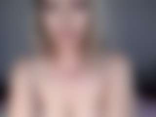 Lara MILF webcam performer live streaming