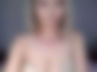 Live cam show with Lara - Asian Lush on SmokeAndPoke
