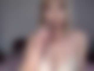 Lara MILF webcam performer live streaming