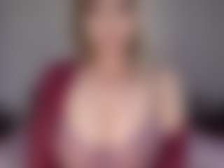 Lara MILF webcam performer live streaming