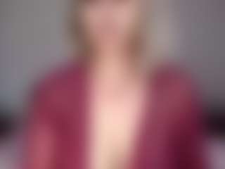 Lara MILF webcam performer live streaming