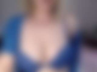 Live cam show with Lara - Wet on Milfs Live