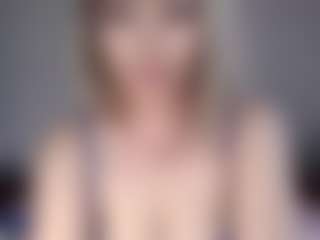 Live cam show with Lara - Stockings on hrnylive.com