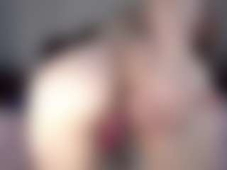 Live cam show with Lara - Stockings on makecum.org