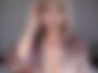 Lara MILF webcam performer live streaming