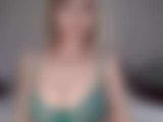 Lara MILF webcam performer live streaming