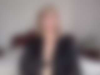 Live cam show with Lara - Smoking on TeamSkeetLive