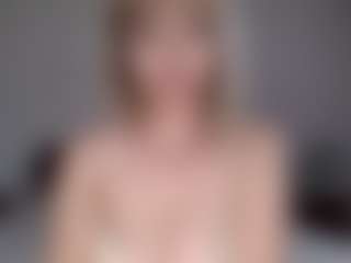 Live cam show with Lara - Smoking on SinfulBabes
