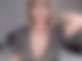 Lara MILF webcam performer live streaming