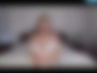 Lara MILF webcam performer live streaming