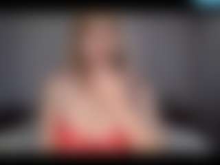 Live cam show with Lara - Strip Asian on SmokeAndPoke