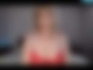 Live cam show with Lara - Middle Aged on luckytryst.com