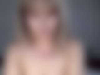 Live cam show with Lara - Asian MILF on CamSodaAdn