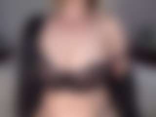 Live cam show with Lara - Fetish MILF on xheatlive.com