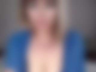 Live cam show with Lara - Middle Aged on Camsoda