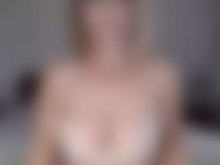 Live cam show with Lara - HD on Fling VIP Chat