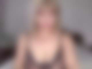 Lara MILF webcam performer live streaming