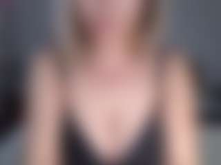 Performer in webcam MILF Lara in streaming live