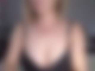 Live cam show with Lara - Big Tits on Fling VIP Chat