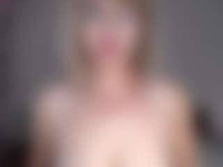 Live cam show with Lara - Big Tits on makecum.org