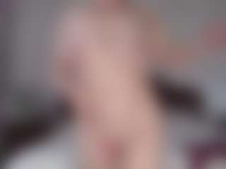 Lara MILF webcam performer live streaming