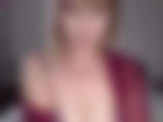 Live cam show with Lara - Brown Eyes Asian on Milfs Live