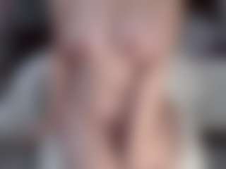 Lara MILF webcam performer live streaming