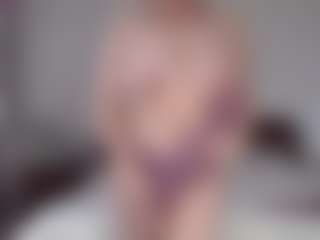 Live cam show with Lara - Lovense MILF on Mixed Magazine Live