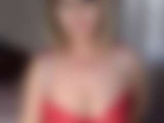 Live cam show with Lara - Gamer Asian on madthumbs
