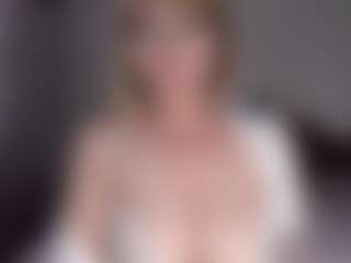 Live cam show with Lara - Asian MILF on xxxlivecams.org