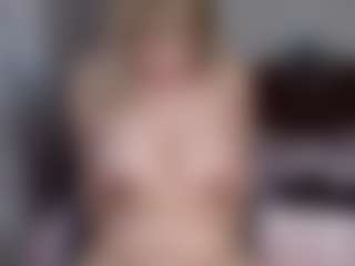 Lara MILF webcam performer live streaming