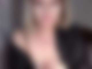 Lara MILF webcam performer live streaming