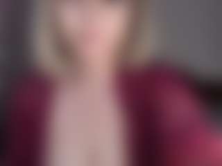 Lara MILF webcam performer live streaming