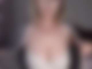 Lara MILF webcam performer live streaming