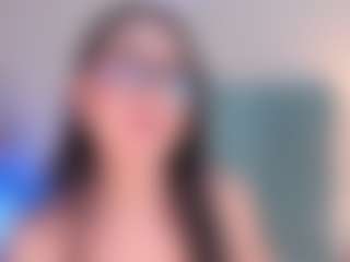 Live cam show with EmilyWatsonn - Glasses on mypornchat.com