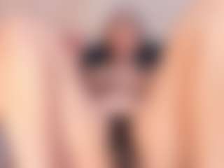 Live cam show with EmilyWatsonn - Public Brown Hair on livesuperchat.net