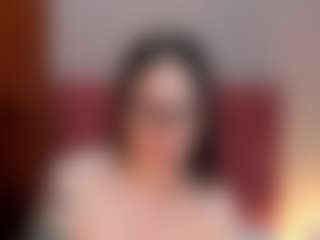 Live cam show with EmilyWatsonn - Brown Hair Teen (18+) on SpunkLive