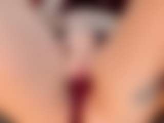EmilyWatsonn's Live Sex Cam Show