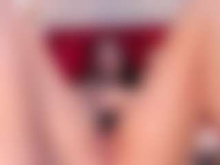 EmilyWatsonn's Live Sex Cam Show
