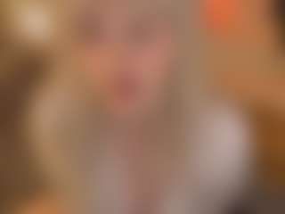 Live cam show with ELLIE - Curvy on Dolls Live