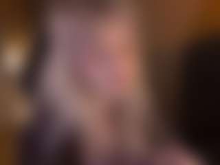 Live cam show with ELLIE - Bedroom Curvy on Camsoda