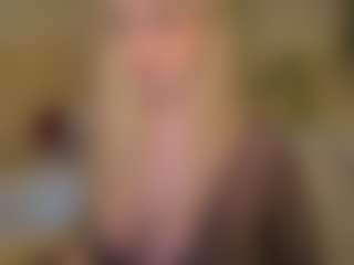 Live cam show with ELLIE - Curvy Teen (18+) on Camming Site