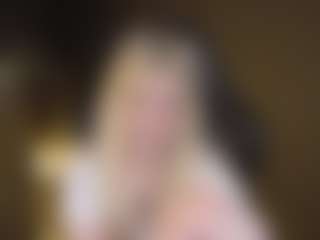 Live cam show with ELLIE - Upskirt on livesuperchat.net