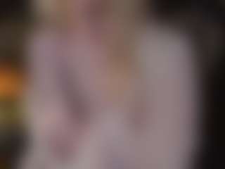 Live cam show with ELLIE - Blonde Hair Curvy on googirlz