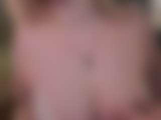 Live cam show with ELLIE - Shaved Pussy on Chatstar