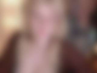 Live cam show with ELLIE - College Curvy on xheatlive.com