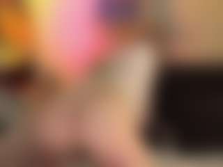 Live cam show with ELLIE - Big Tits on livesuperchat.net