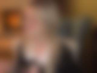 Live cam show with ELLIE - Upskirt on Stripli.com